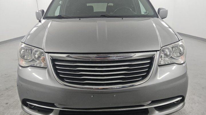 CHRYSLER TOWN & COUNTRY  2016