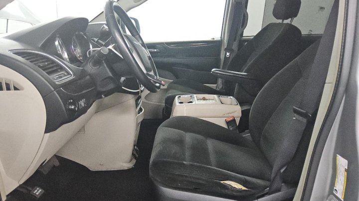 CHRYSLER TOWN & COUNTRY  2016