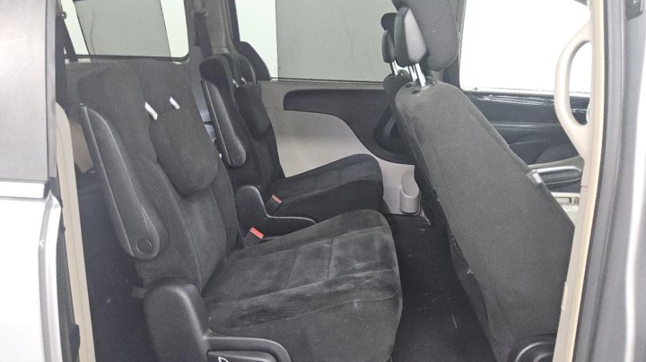 CHRYSLER TOWN & COUNTRY  2016