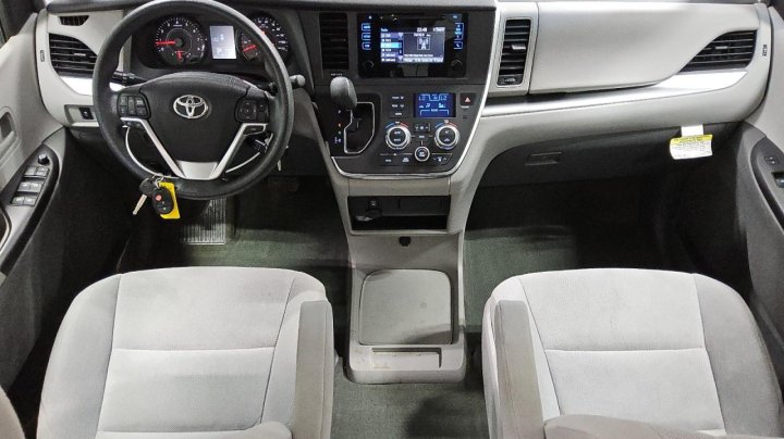 Toyota SIENNA  2016