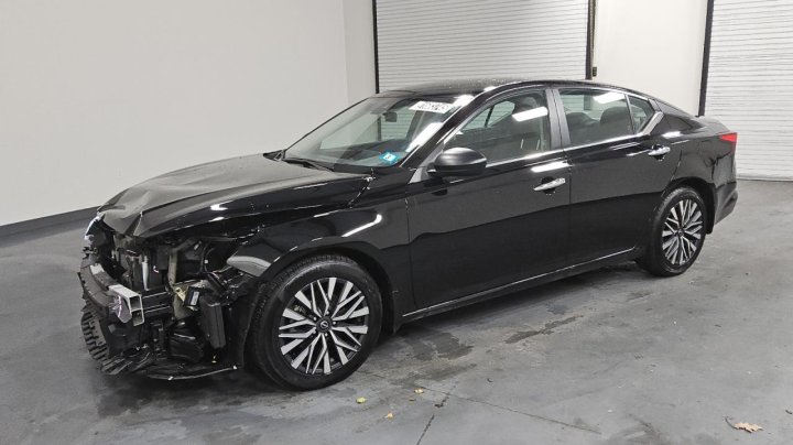 Nissan Altima  2025