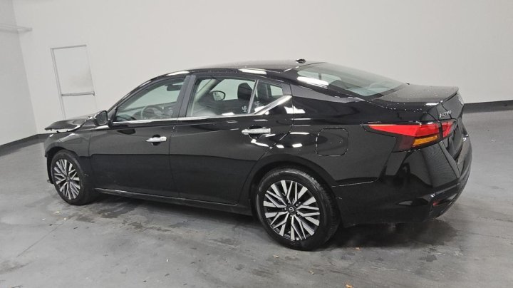 Nissan Altima  2025