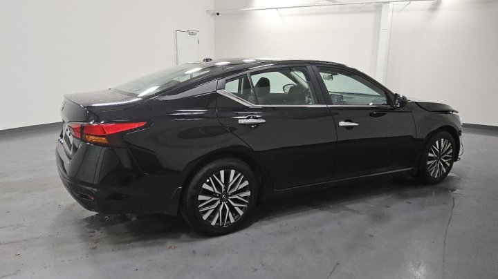 Nissan Altima  2025