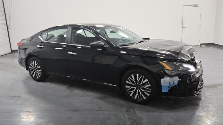 Nissan Altima  2025