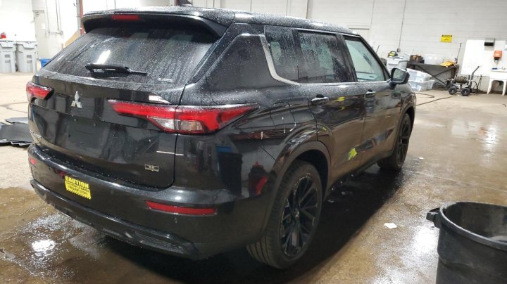 Mitsubishi Outlander  2023