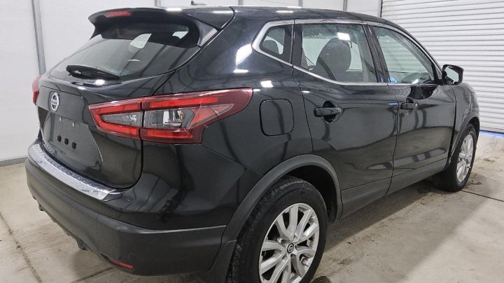 Nissan Rogue Sport  2021