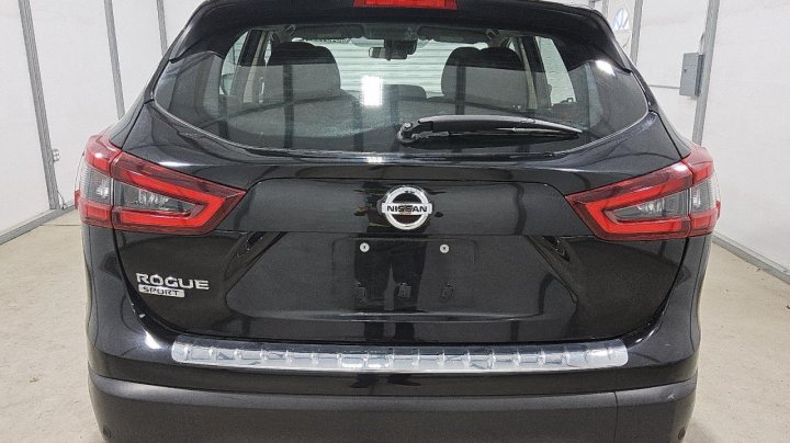 Nissan Rogue Sport  2021