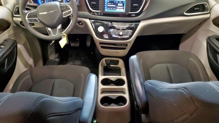 CHRYSLER VOYAGER  2022