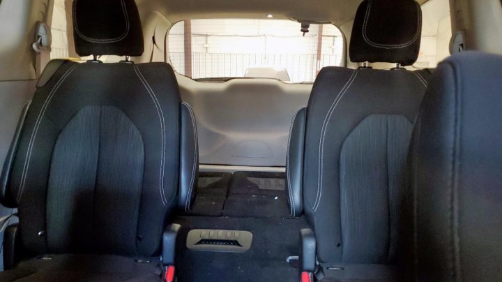 CHRYSLER VOYAGER  2022
