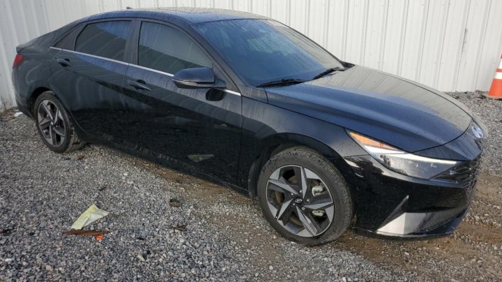 Hyundai Elantra  2023