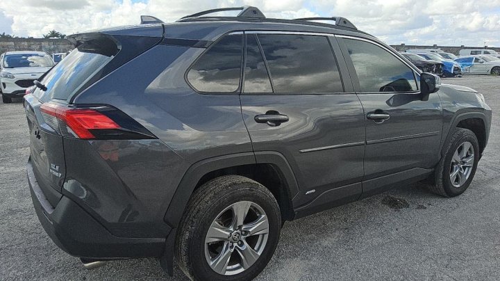 Toyota RAV4  2024