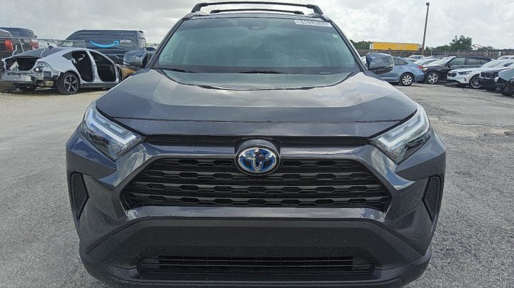 Toyota RAV4  2024