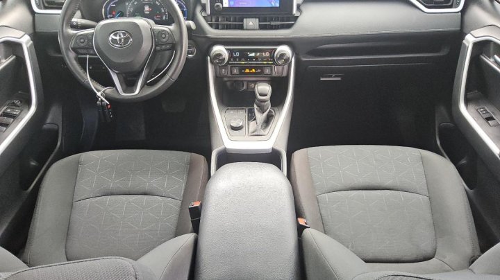 Toyota RAV4  2024