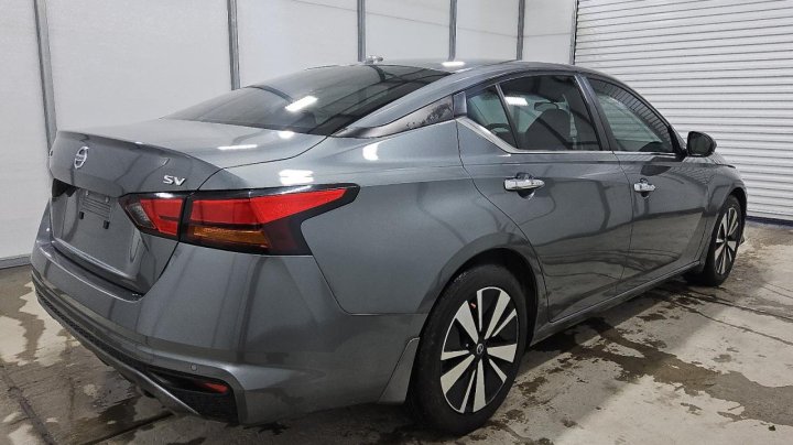 Nissan Altima  2022