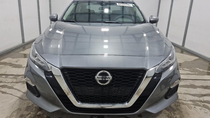 Nissan Altima  2022