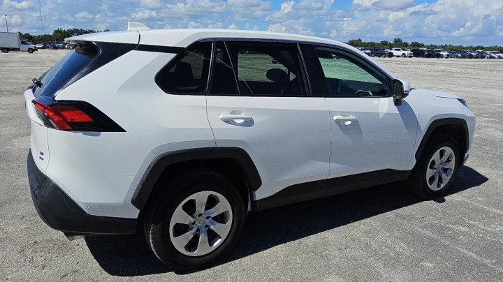 Toyota RAV4  2024