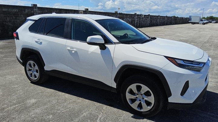 Toyota RAV4  2024