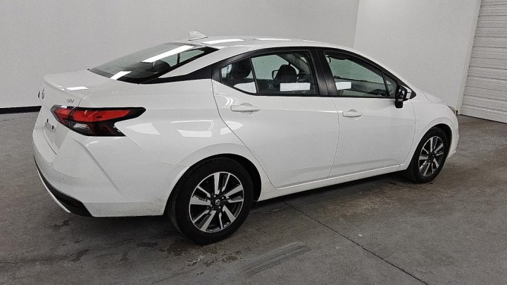 Nissan Versa  2021