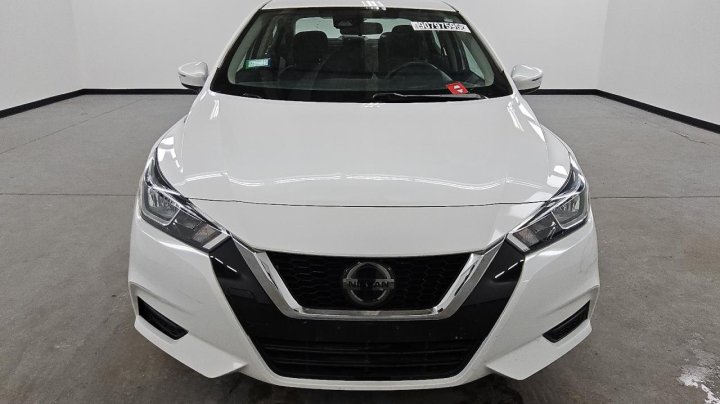 Nissan Versa  2021