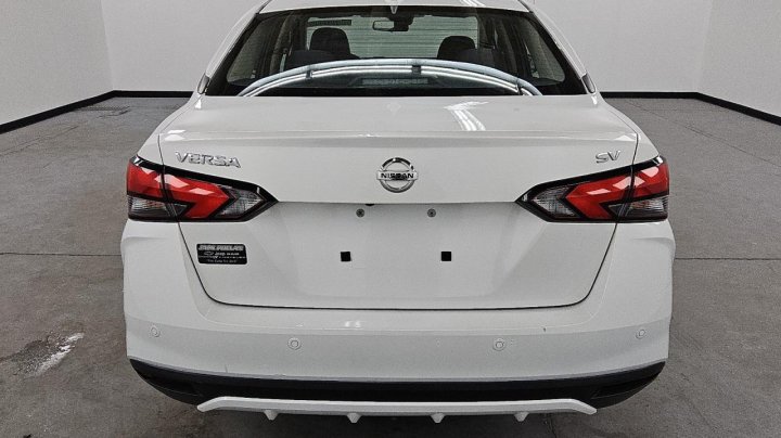 Nissan Versa  2021