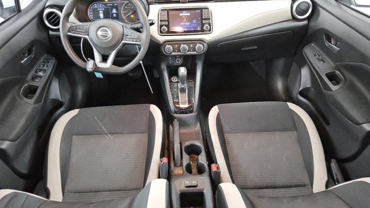 Nissan Versa  2021