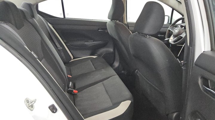Nissan Versa  2021