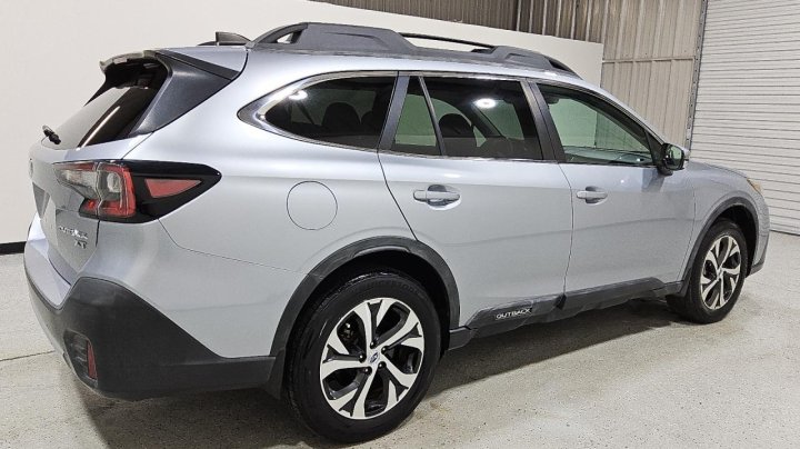 Subaru Outback  2021