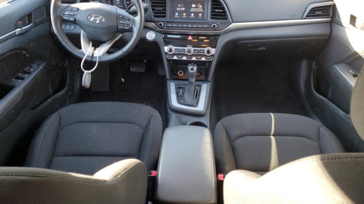 Hyundai Elantra  2020