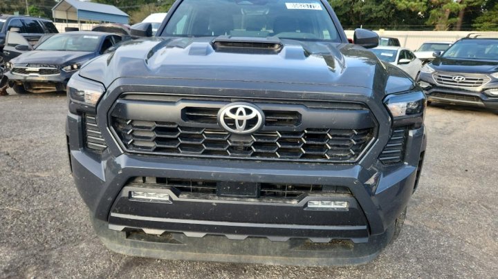 Toyota TACOMA  2024