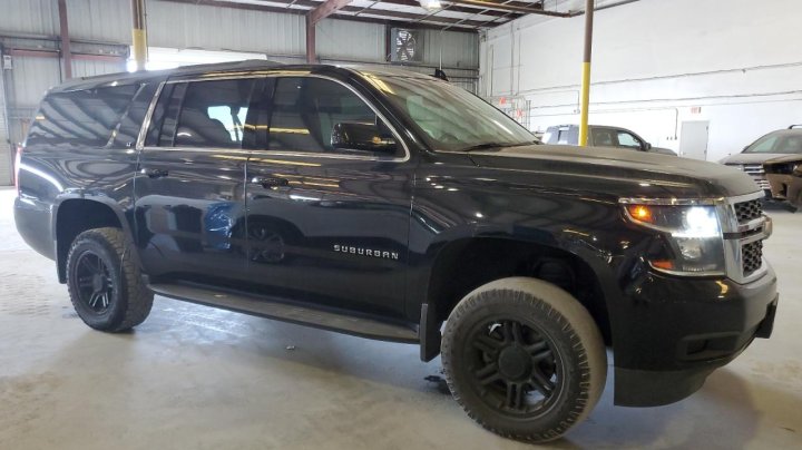 Chevrolet Suburban  2017