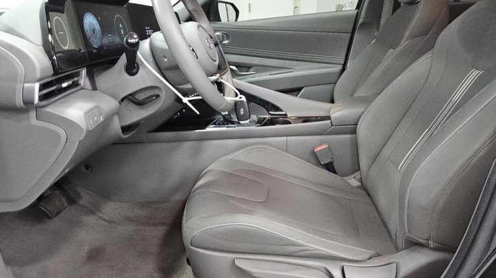 Hyundai Elantra  2023