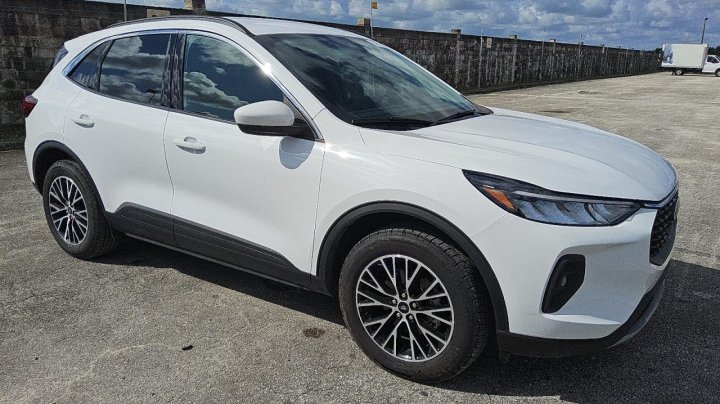 Ford Escape  2023