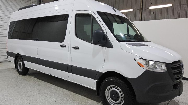 Mercedes-Benz Sprinter  2025