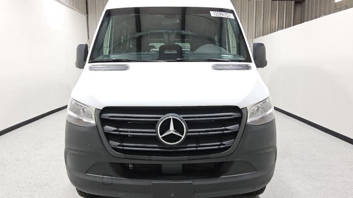Mercedes-Benz Sprinter  2025