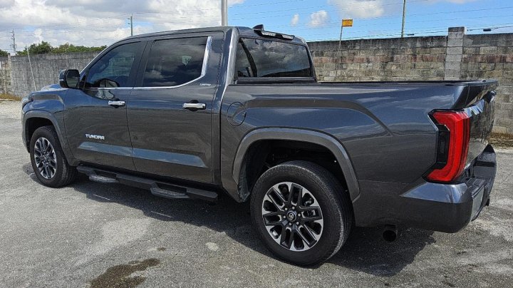 Toyota TUNDRA  2025