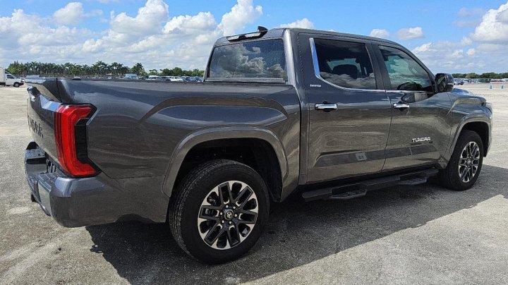 Toyota TUNDRA  2025