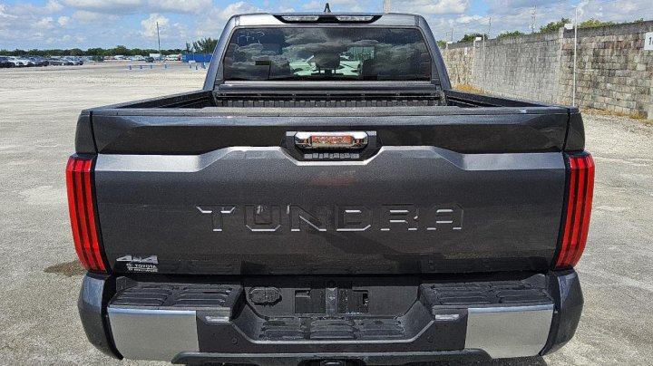 Toyota TUNDRA  2025