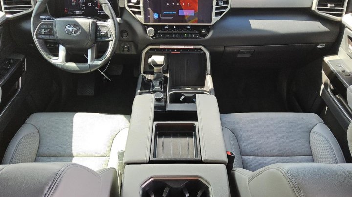 Toyota TUNDRA  2025