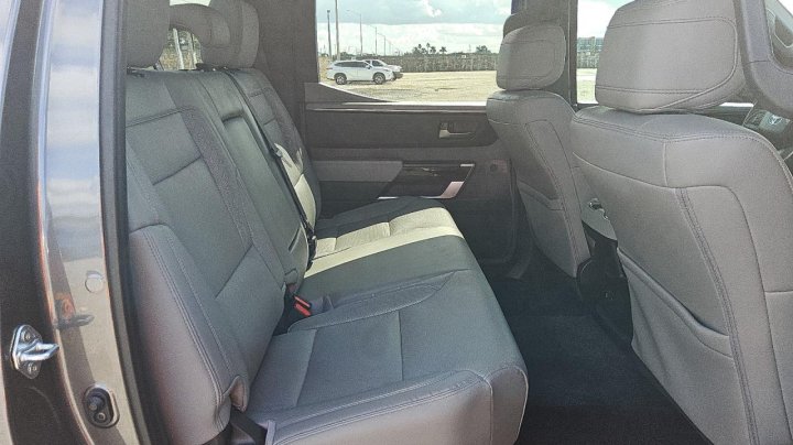 Toyota TUNDRA  2025