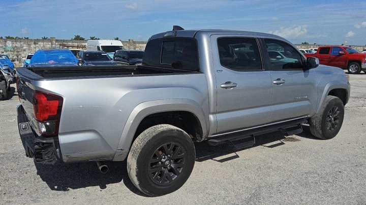 Toyota TACOMA  2021