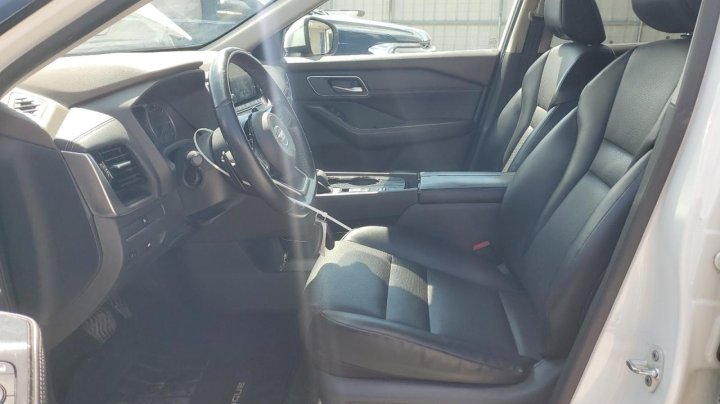 Nissan ROGUE  2021