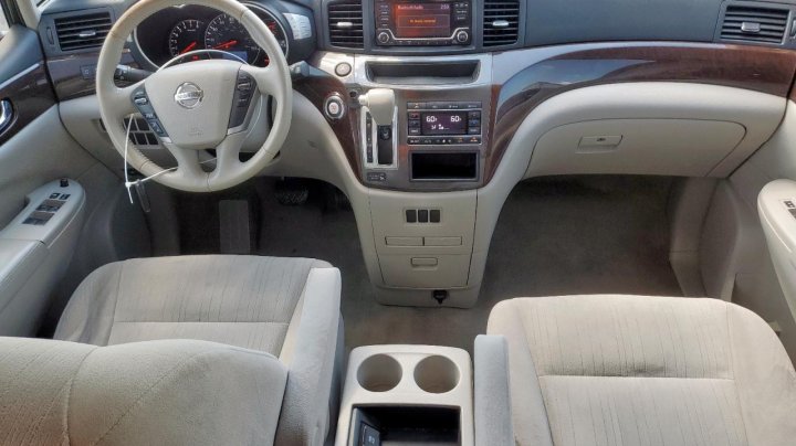 Nissan Quest  2016