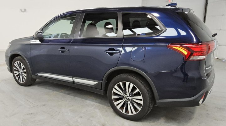 Mitsubishi Outlander  2020
