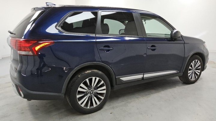 Mitsubishi Outlander  2020