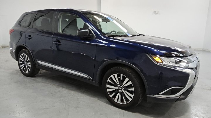 Mitsubishi Outlander  2020