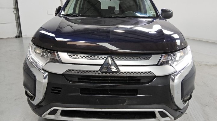 Mitsubishi Outlander  2020