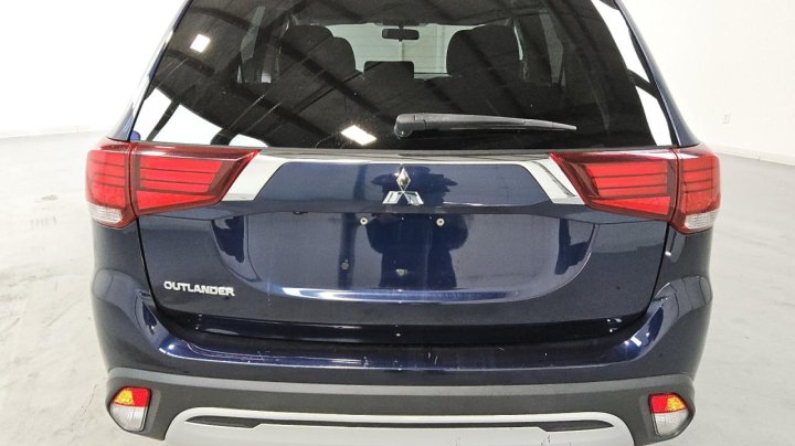 Mitsubishi Outlander  2020