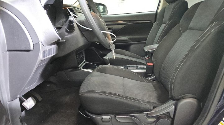 Mitsubishi Outlander  2020