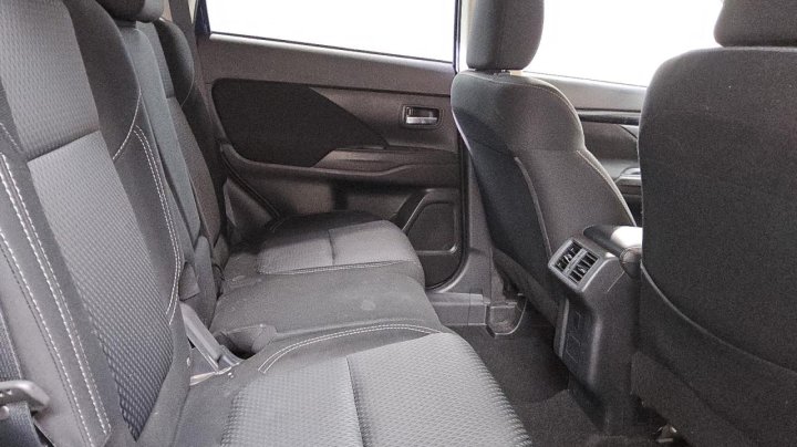 Mitsubishi Outlander  2020