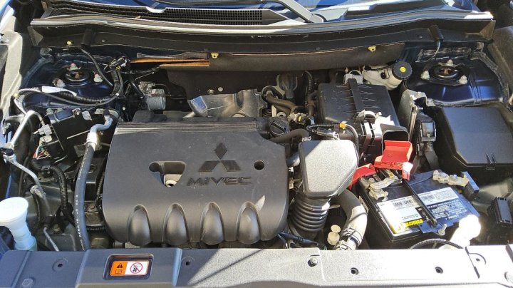Mitsubishi Outlander  2020